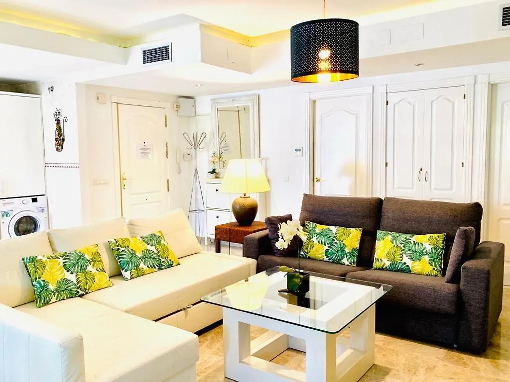アパート Los Naranjos Close To Puerto Banus マルベーリャ スペイン