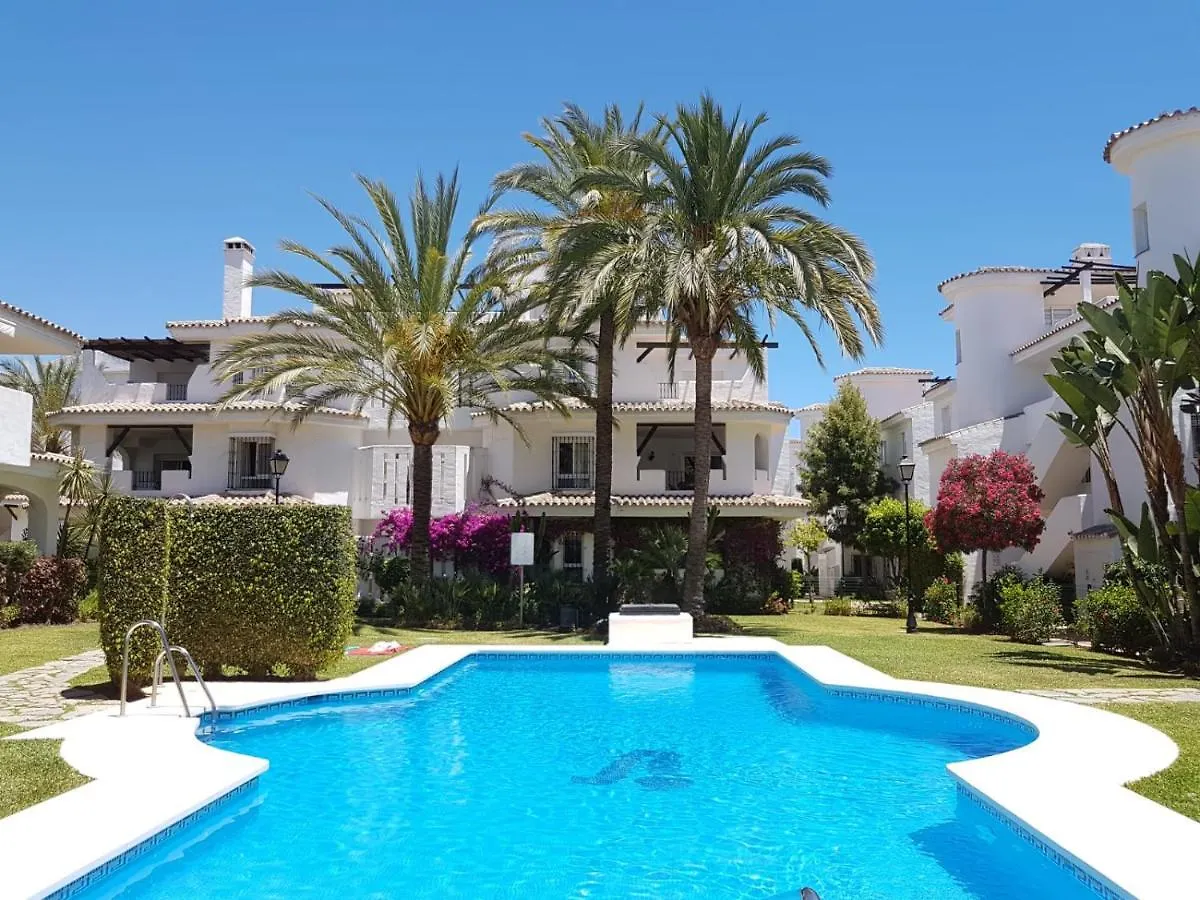 Los Naranjos close to Puerto Banus Marbella 0*,  España